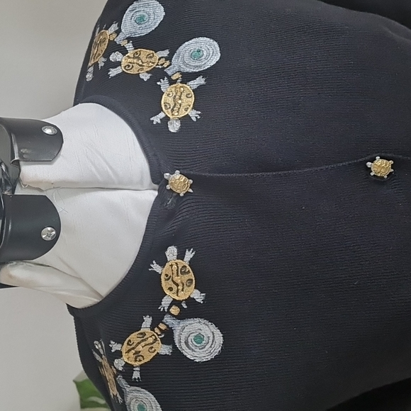 Turtle wareble  art hand painted Cardigan size Medium - Picture 8 of 17